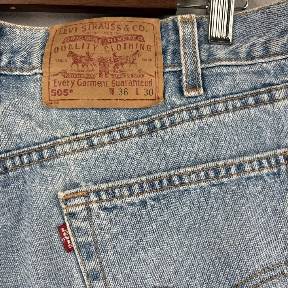 Vintage Levis 505 Jeans Mens 33x29 Light Wash Blue Denim Straight Leg USA 90s